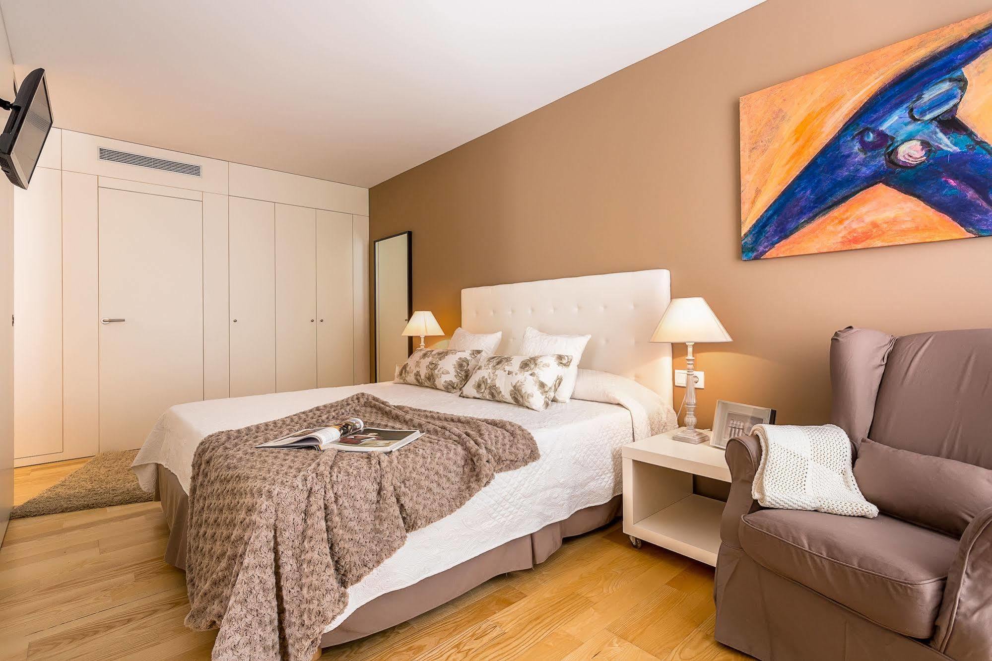 Apartament Urban District - Rambla & Pool Barcelona