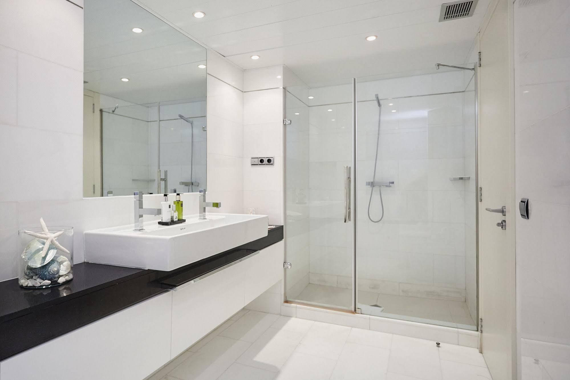 Apartament Urban District - Rambla & Pool Barcelona